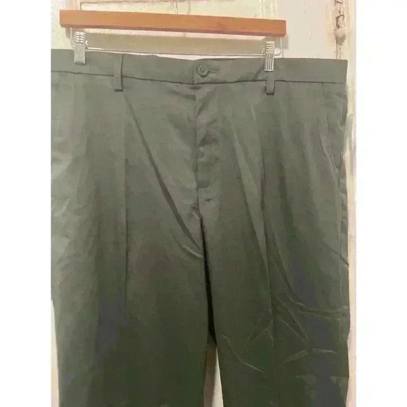 Men's Amazon Essentials Classic Fit Pants Olive NWT Size 42W X 34L - Picture 4 of 10